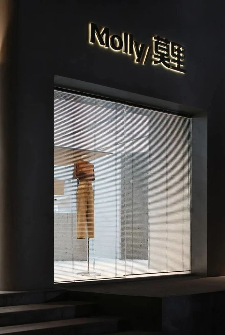 新概念女装店丨中国河北丨艾美空间设计-9