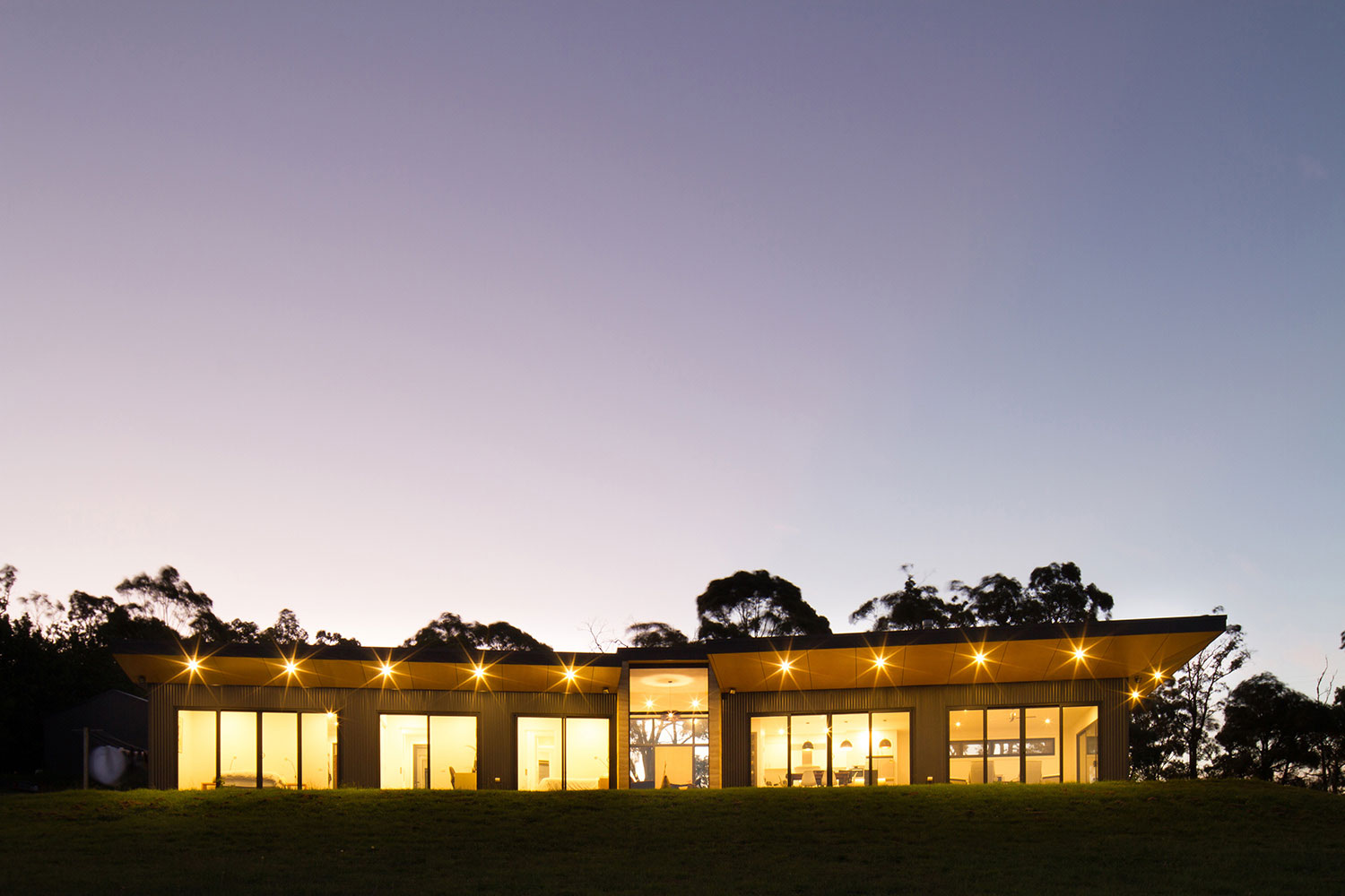 Finnis Architects设计的水边小住宅-10