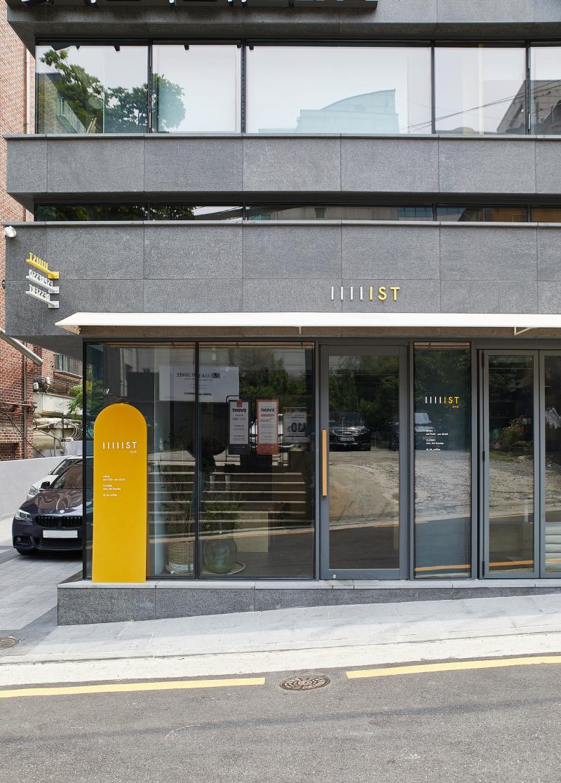 明亮温馨的简约咖啡馆，打造高品质生活空间-17