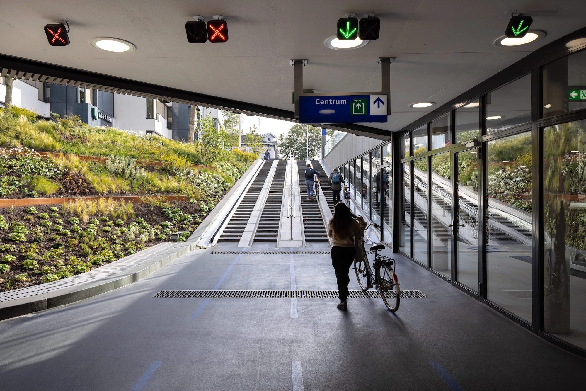 自行车棚和车站广场丨荷兰兹沃勒丨Kraaijvanger-11