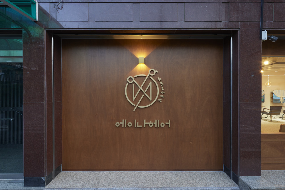 白色与木质的极简美容空间设计-12