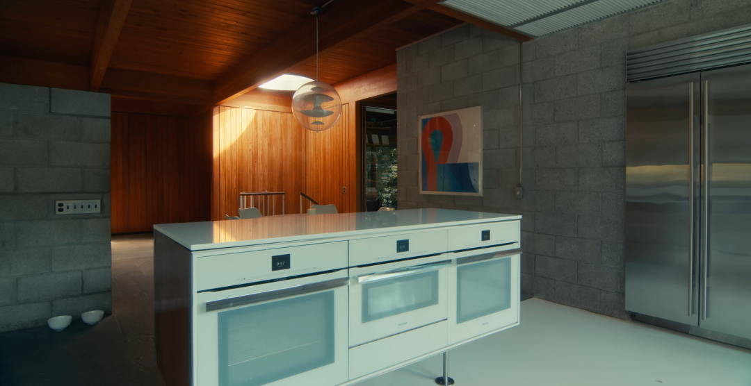 世界一隅|森林里的中世纪现代主义之家-35