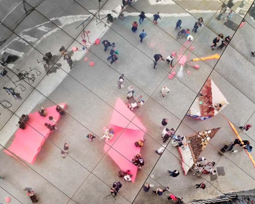 巴塞罗那快闪装置“游牧者集会”,激发市场互动-10