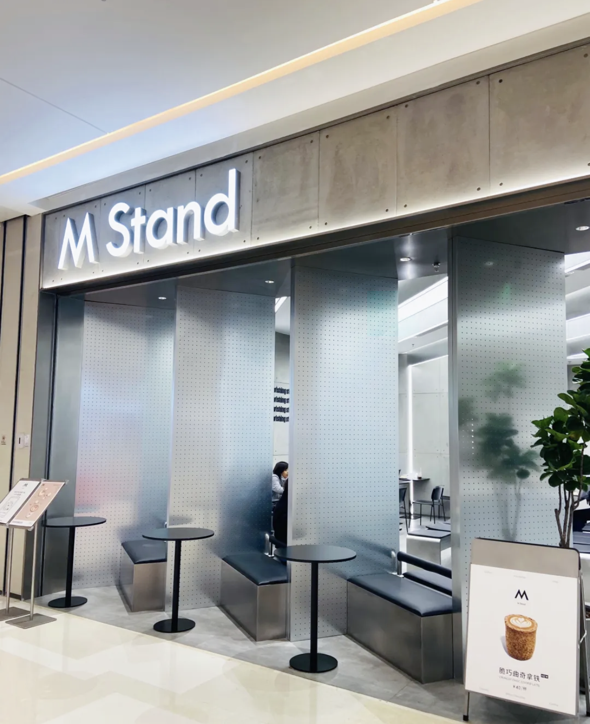 尽显高级冷酷的咖啡厅设计-8