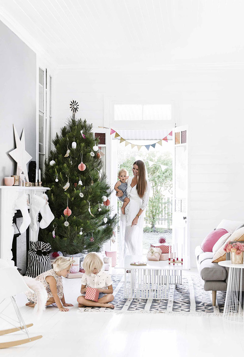 澳大利亚夏日海滩小屋的简约圣诞装饰-2