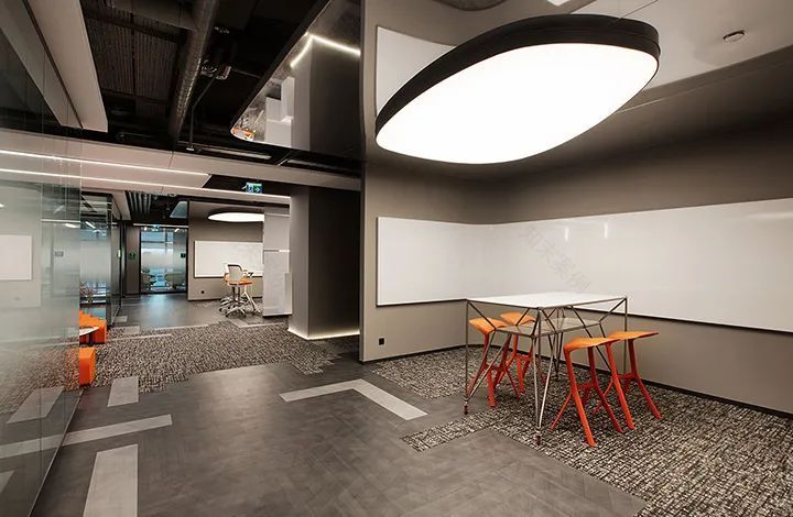 SAP 土耳其总部办公设计 | 优雅高级灰调、工作生活相融合-9