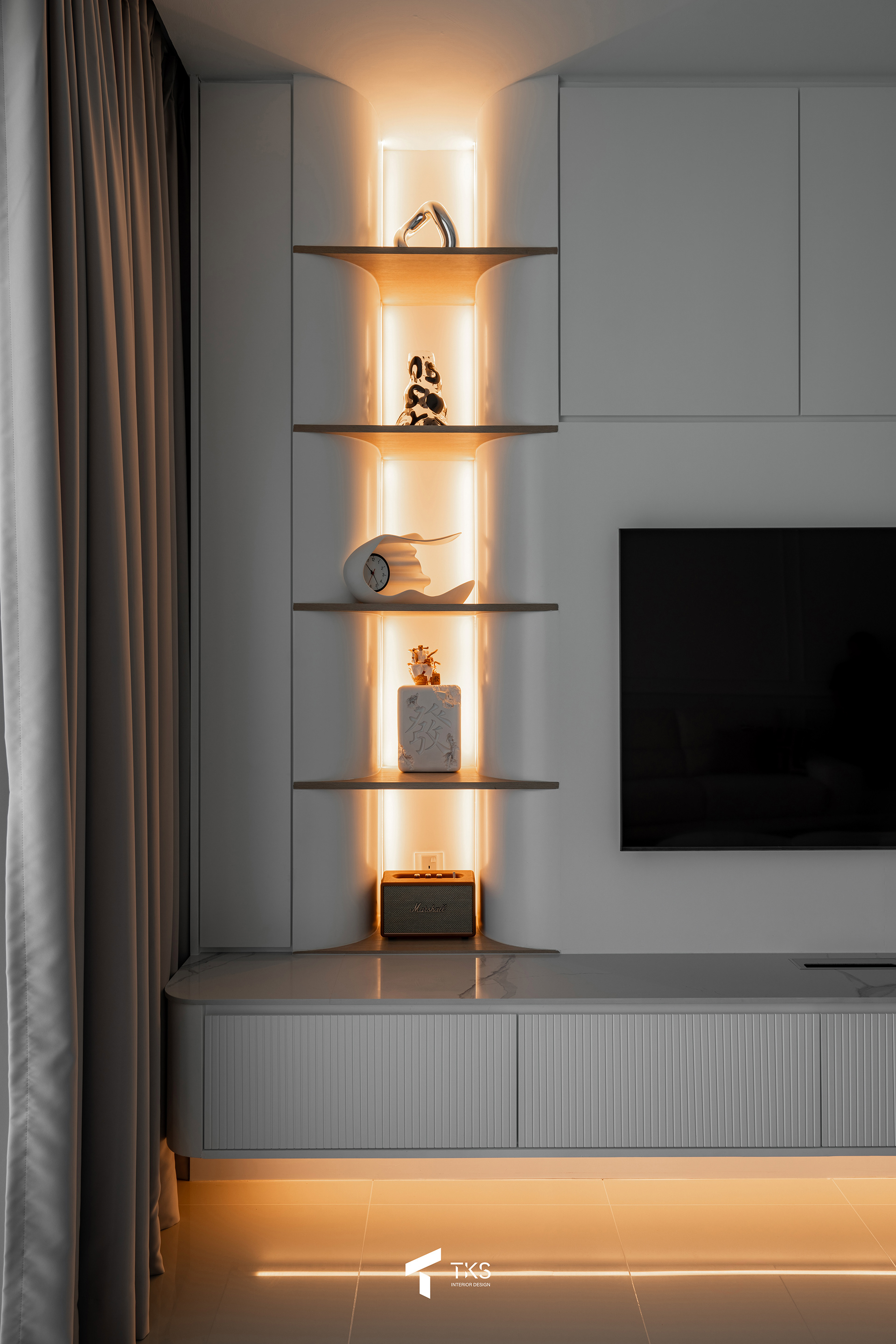 "Streamlined Contemporary French Design" @ EAST PARC-17