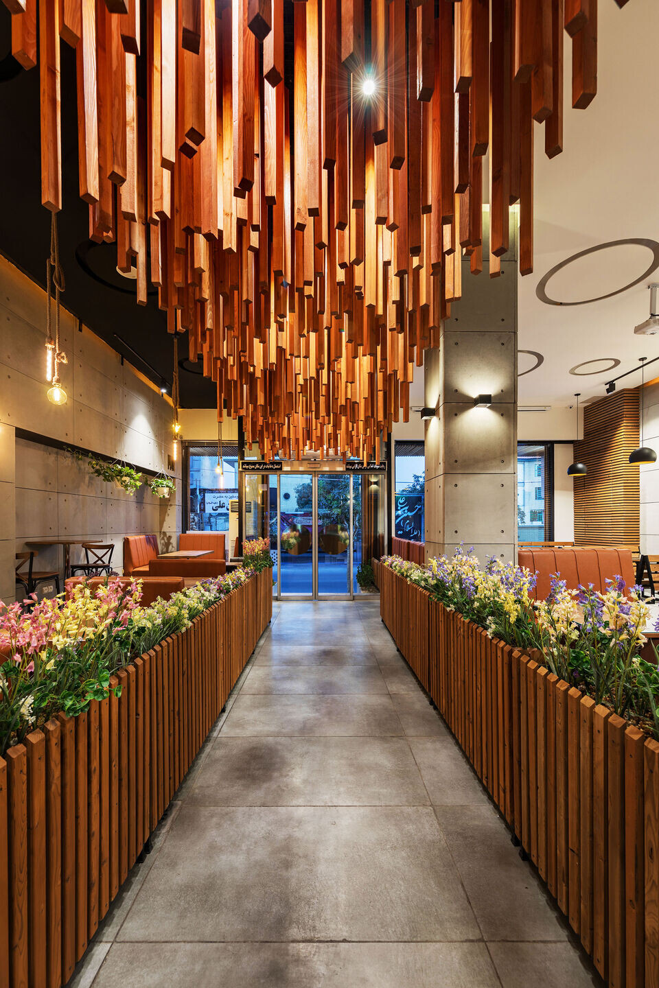 伊朗德黑兰 Viana 快餐店——温暖休闲的用餐空间-16