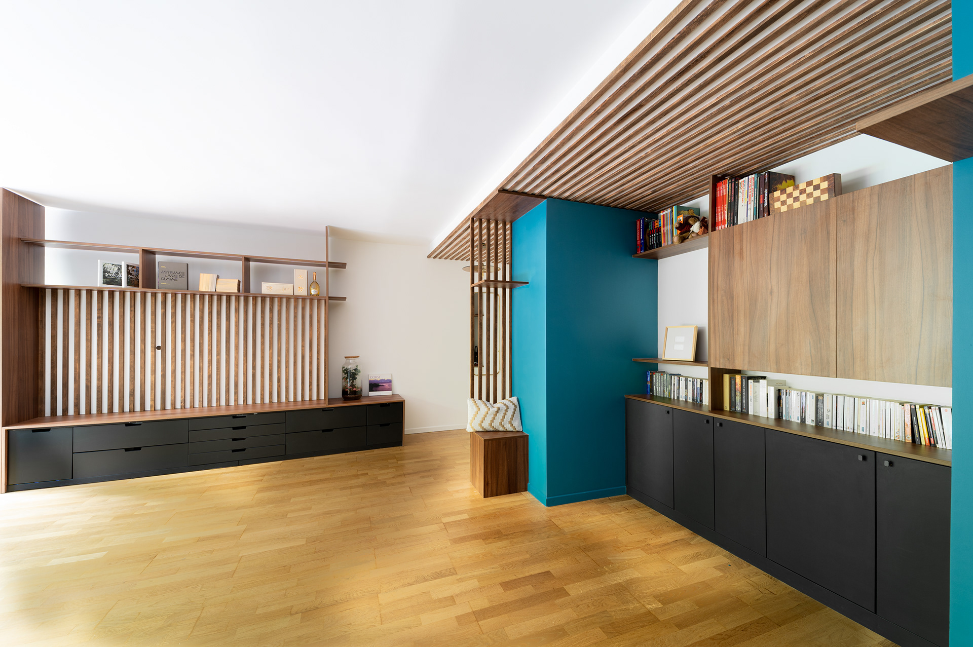 塞纳河畔讷伊以及花园旁（注：Neuilly sur Seine是法国巴黎的一个地名，一般固定译为塞纳河畔讷伊 ，sur Jardin直译为在花园上，结合语境理解为花园旁 ） 丨未明确,装饰设计为Stephanie Beaujard-3