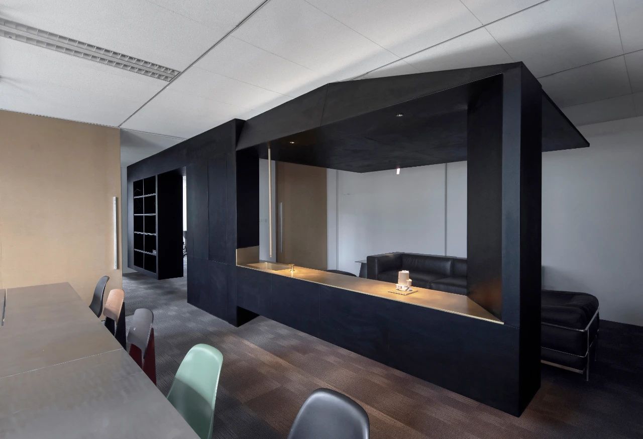 边界空间设计 × 边界办公空间 | “无用”的黑亭-25