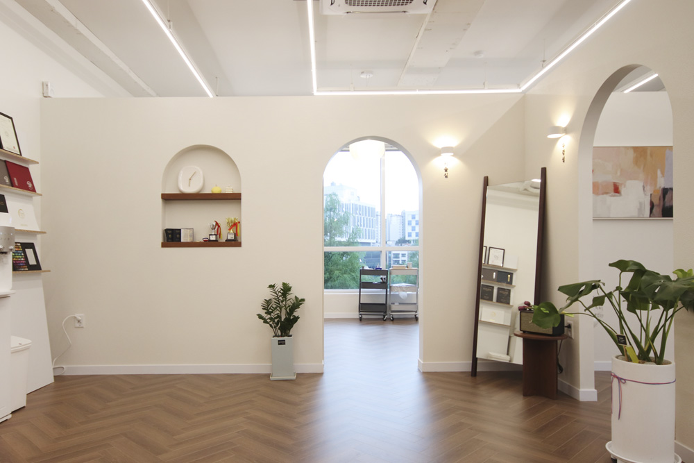 温馨韩式美容院，展现白色与木质的魅力-7