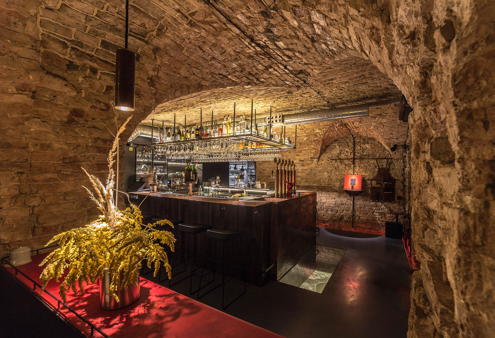 Win Bar | 乌克兰基辅 1812 年老建筑中的现代酒馆-14