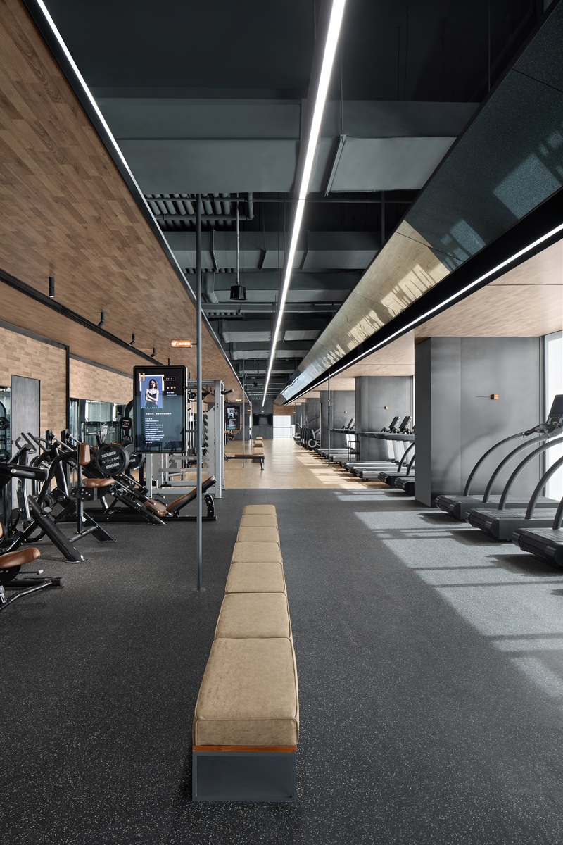 自由者健身旗舰店，现代风格与自然元素完美融合-22