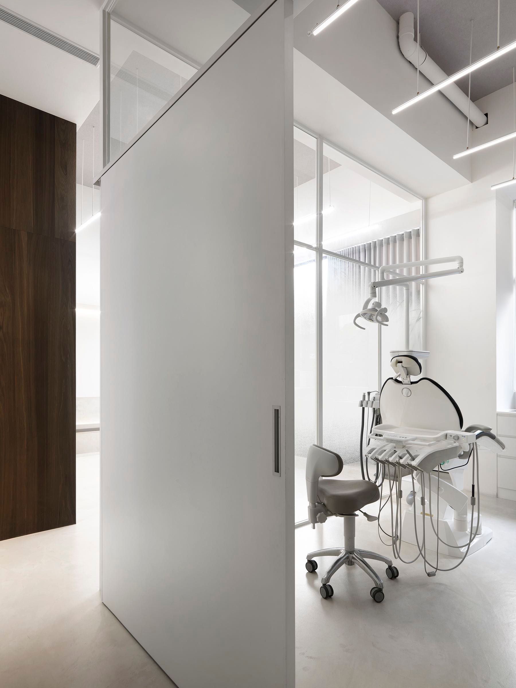 JOLLY DENTAL CARE丨2 Books Design-7