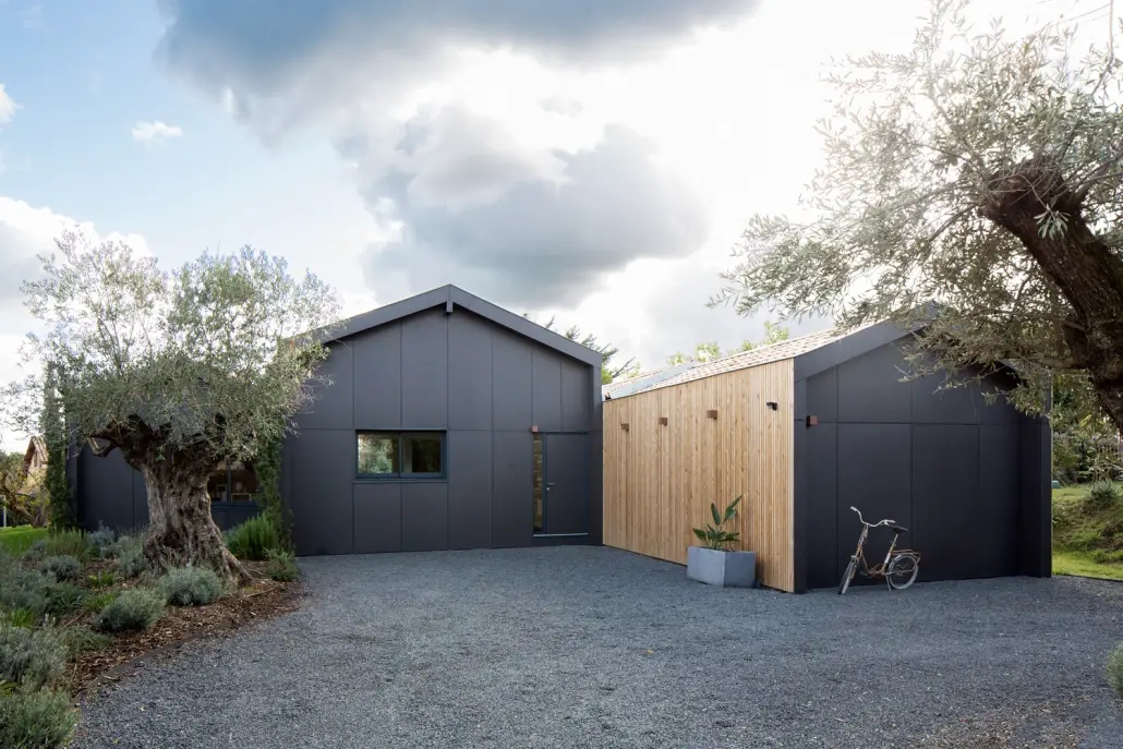 夜晚如童话般的玻璃山建筑-8