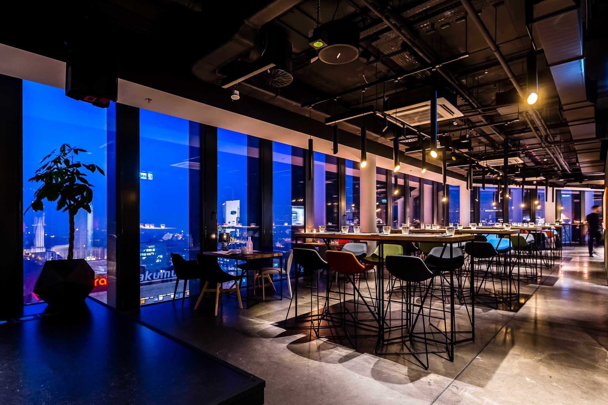 都市之巅 · MUS 餐厅的现代空间设计-21