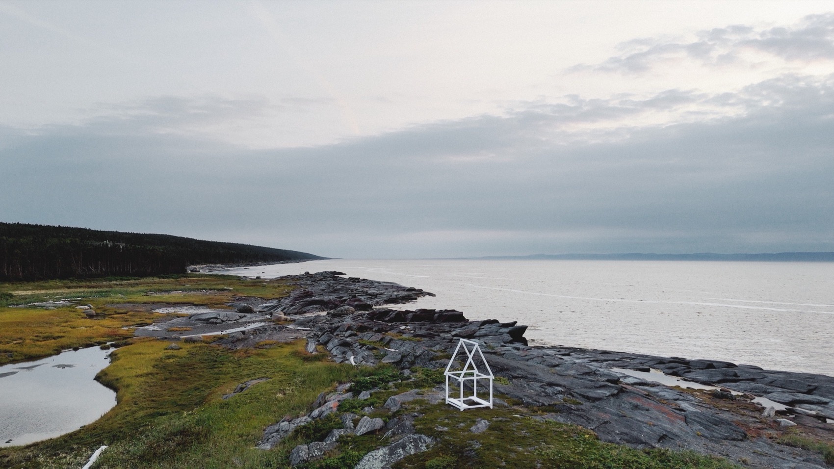 与绿岛居民共创的“烟熏屋”临时装置丨加拿大丨Atelier Pierre Thibault-4