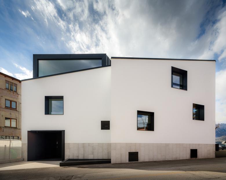 Farmacia Riva 药房丨意大利丨Gherardiarchitetti-0