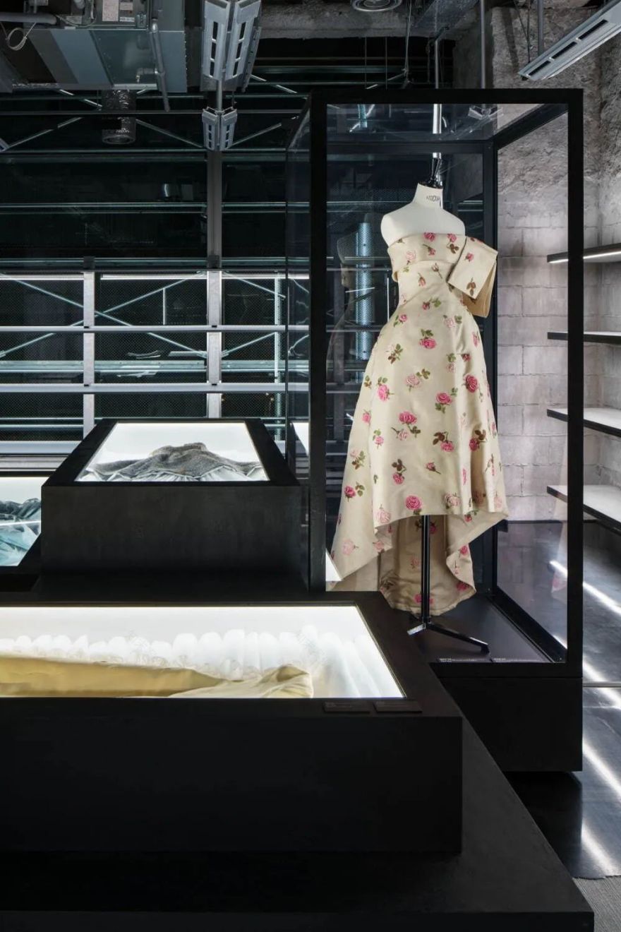 BALENCIAGA 东京银座旗舰店丨日本东京-10