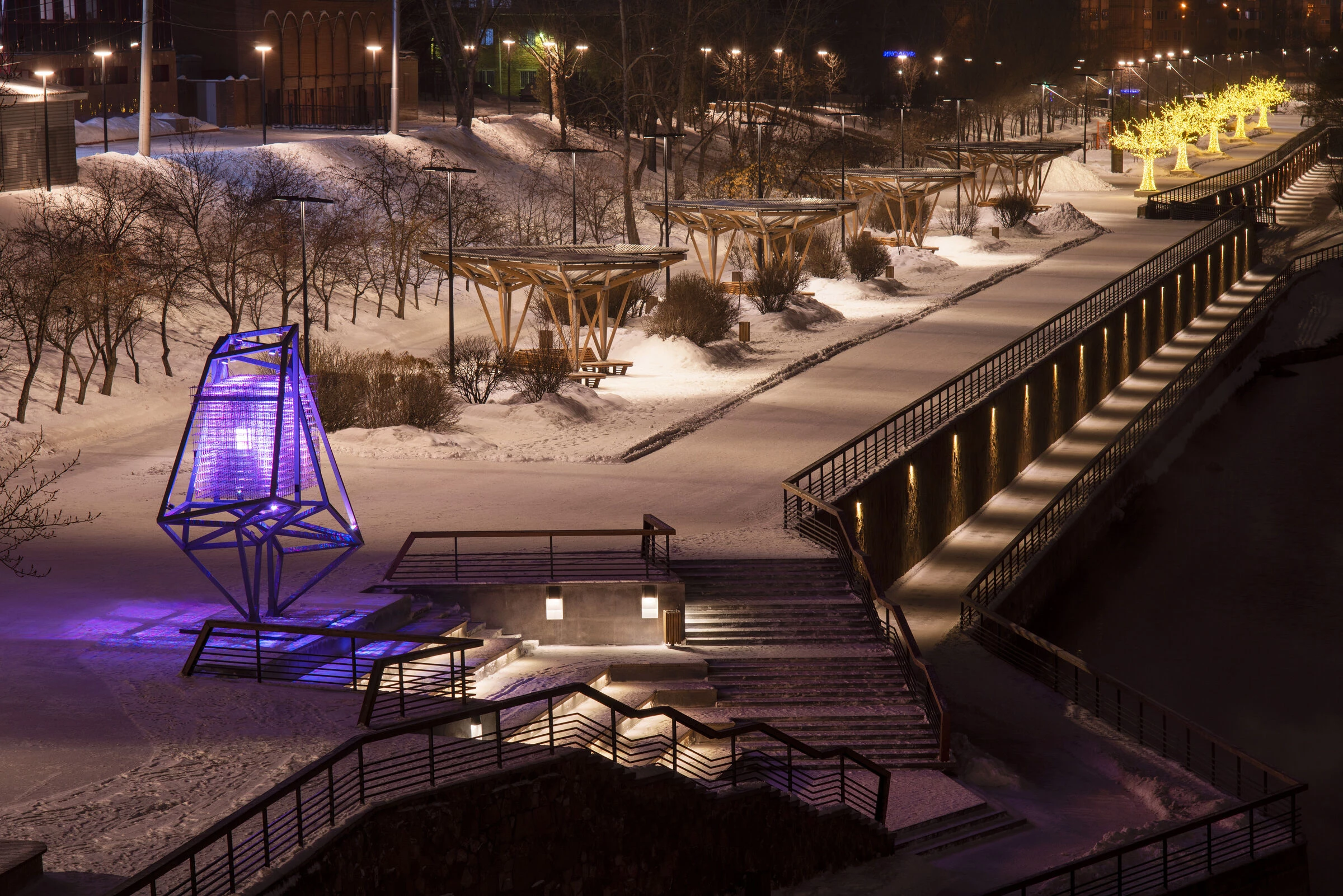 PROMENADE WITH AMPHITHEATER AND ART OBJECT-13