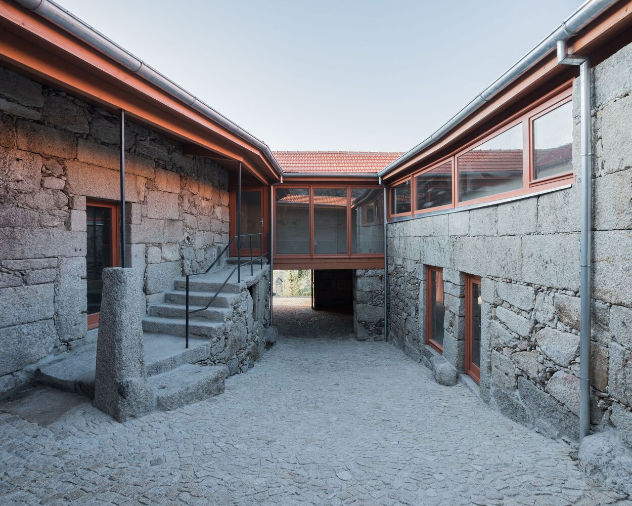 农业建筑变身休闲中心-11