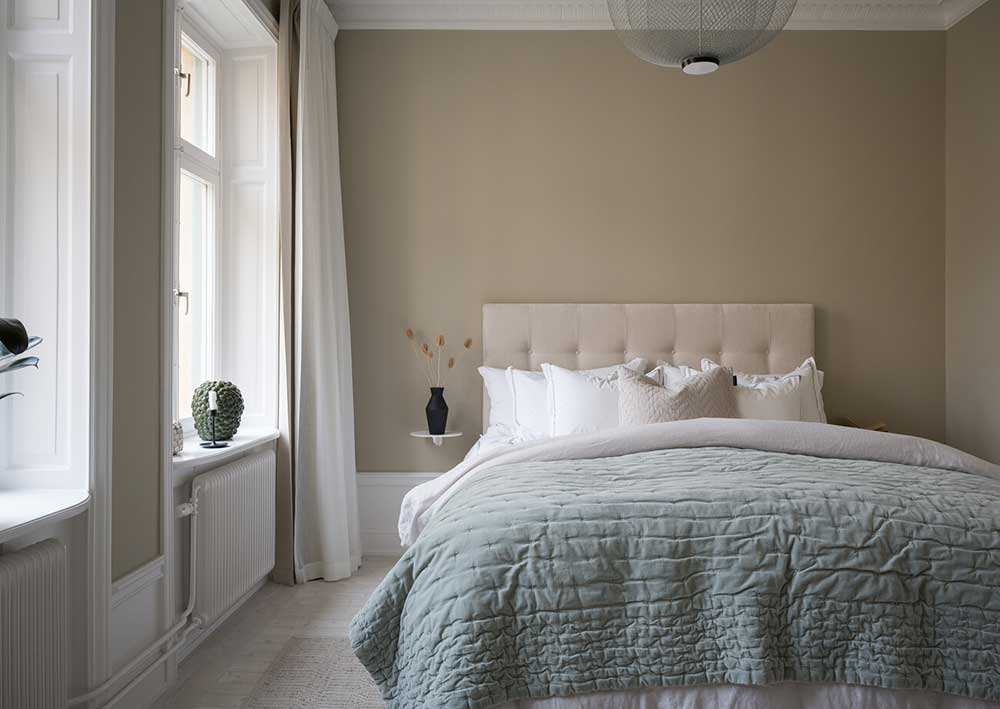 平静与宁静：斯德哥尔摩精致的单色公寓-17