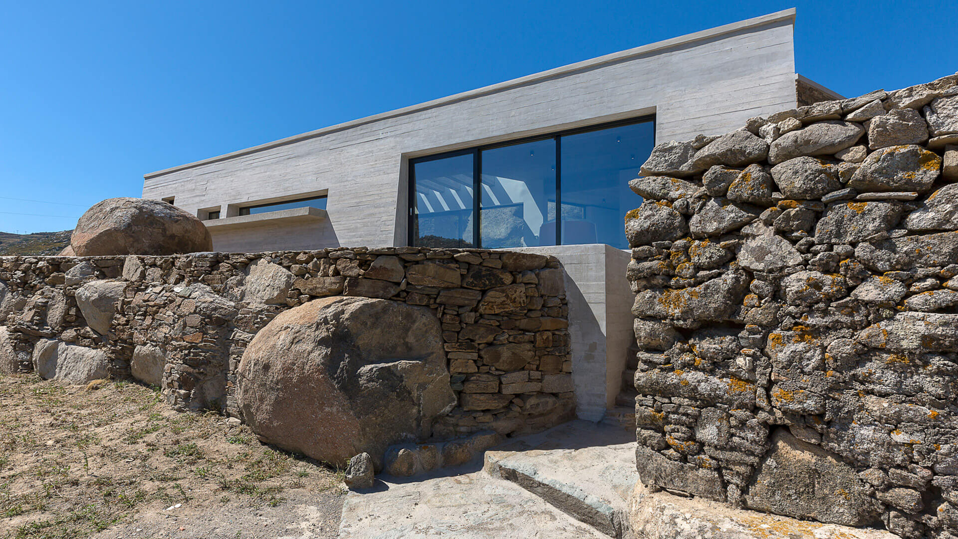 A House Between the Rocks Aristides Dallas Architects-6