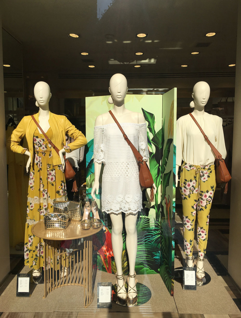 欧洲街头创意橱窗-54