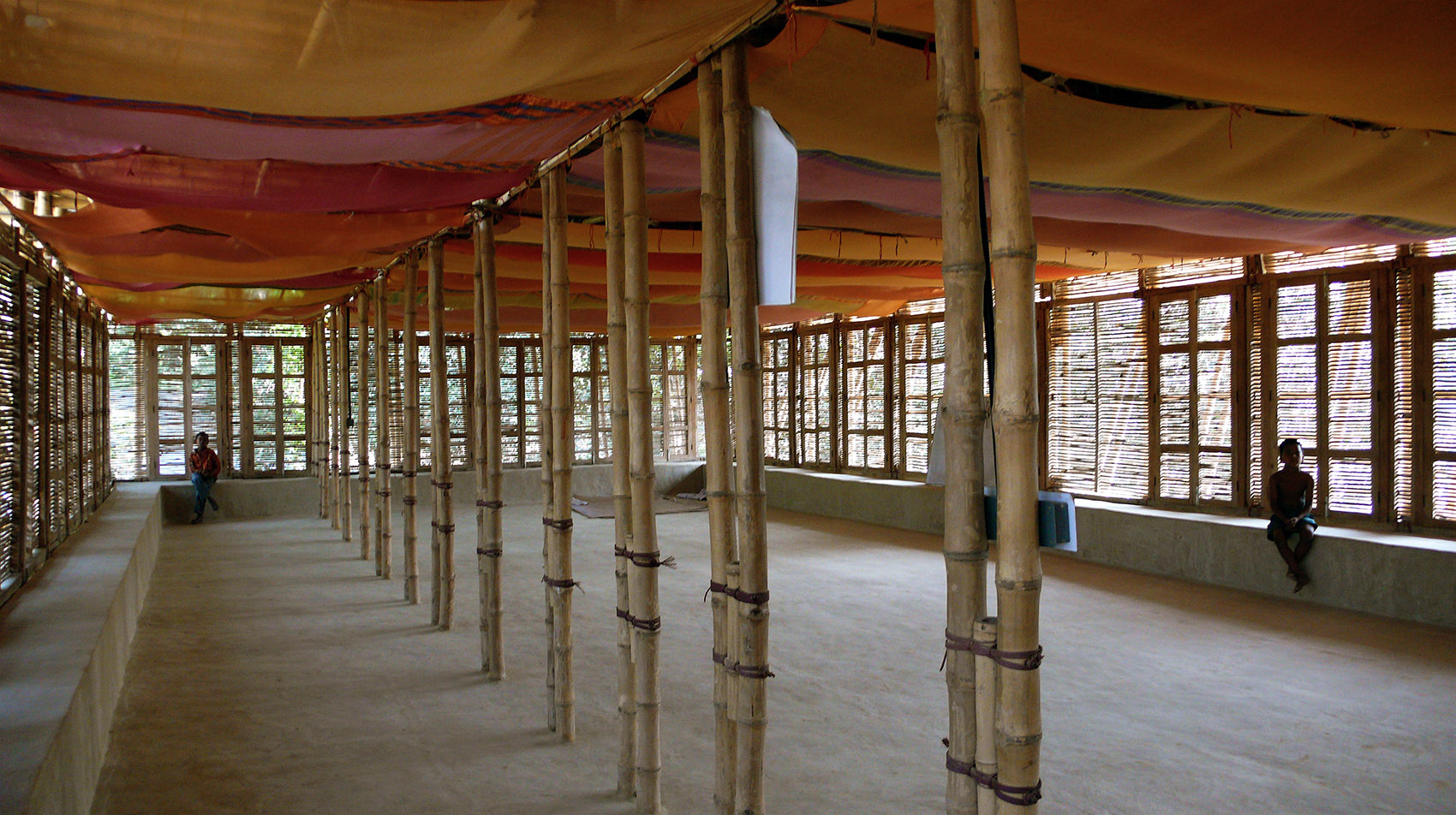 孟加拉国的现代教育培训学院,手工打造的传统学校 / Studio Anna Heringer-49