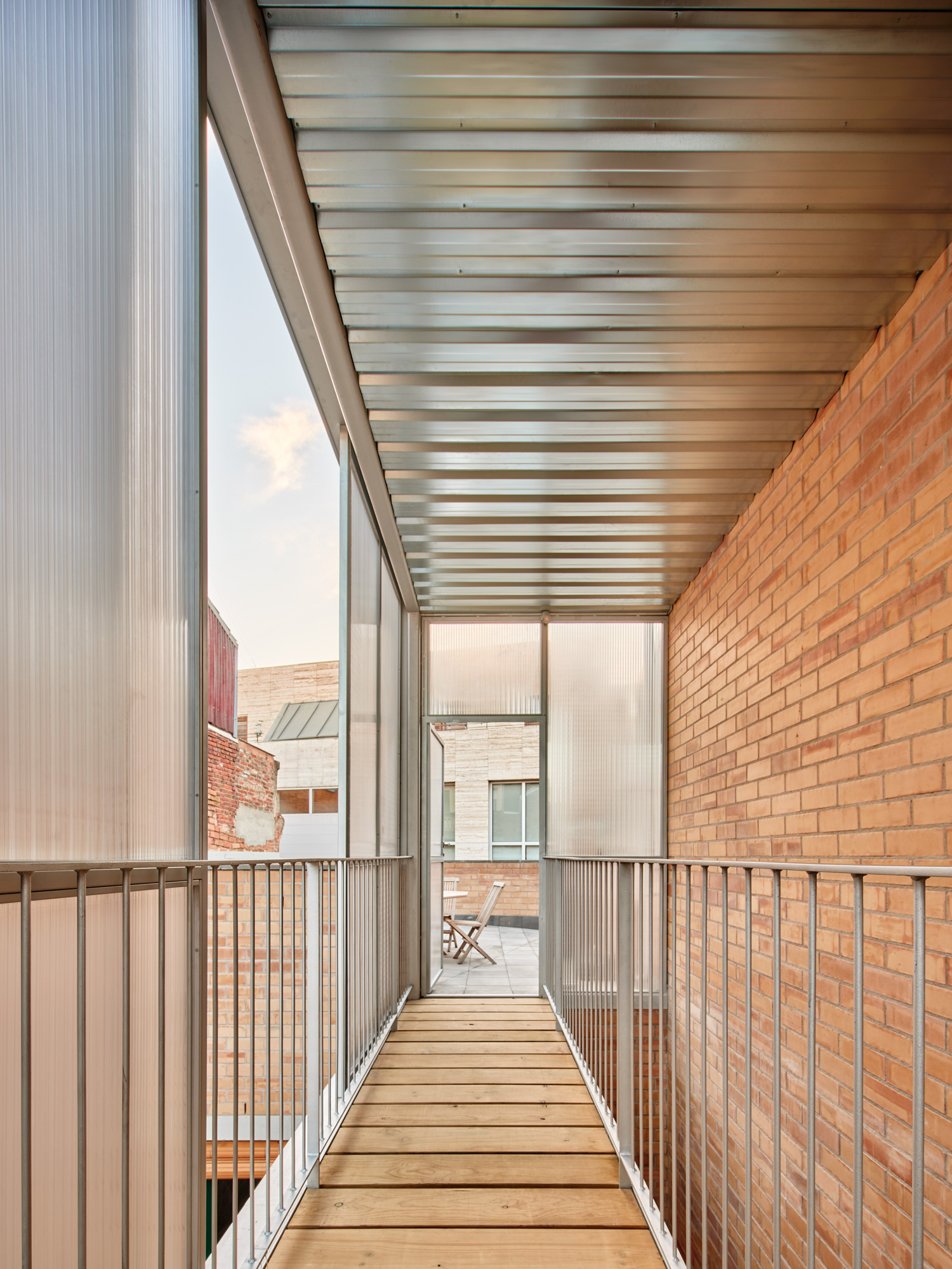 103RAV - New House Between Dividing Walls in Sabadell / Vallribera Arquitectes-29