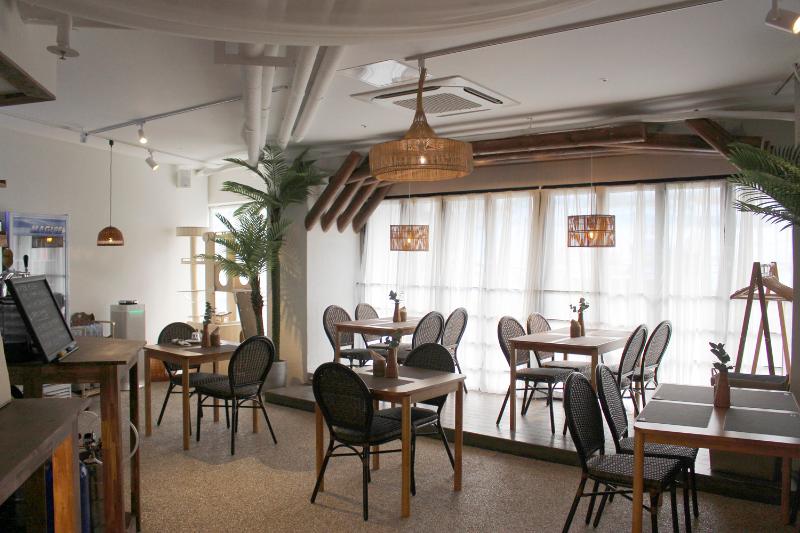 首尔山德雷尼餐厅 白色&木质打造温馨氛围-3