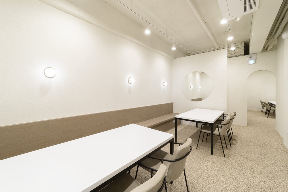 240 平现代白色&木质咖啡厅设计-16