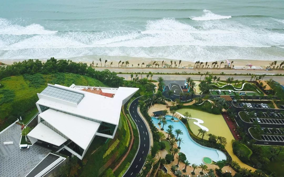 悬崖上的艺术馆 | 山海之间的白色梦幻空间-3