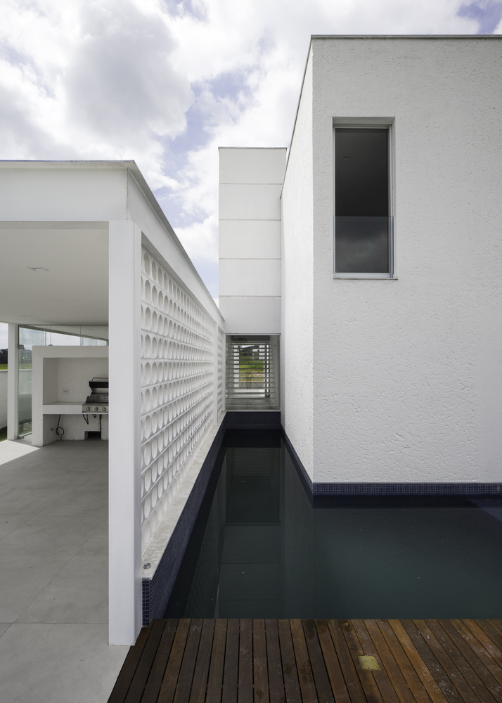 巴西伊图市高尔夫球场旁的现代住宅-34