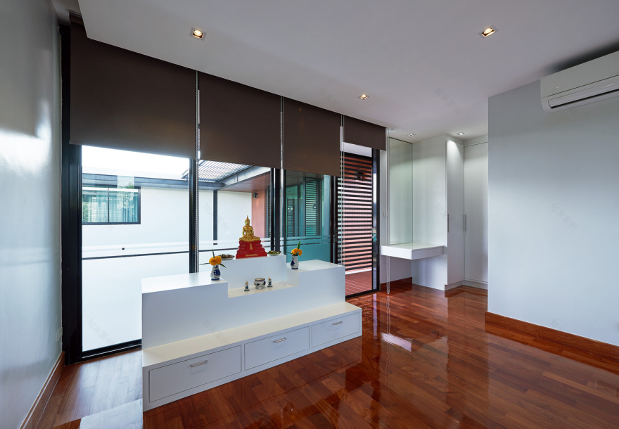 泰国田园风光中的现代钢结构之家-45