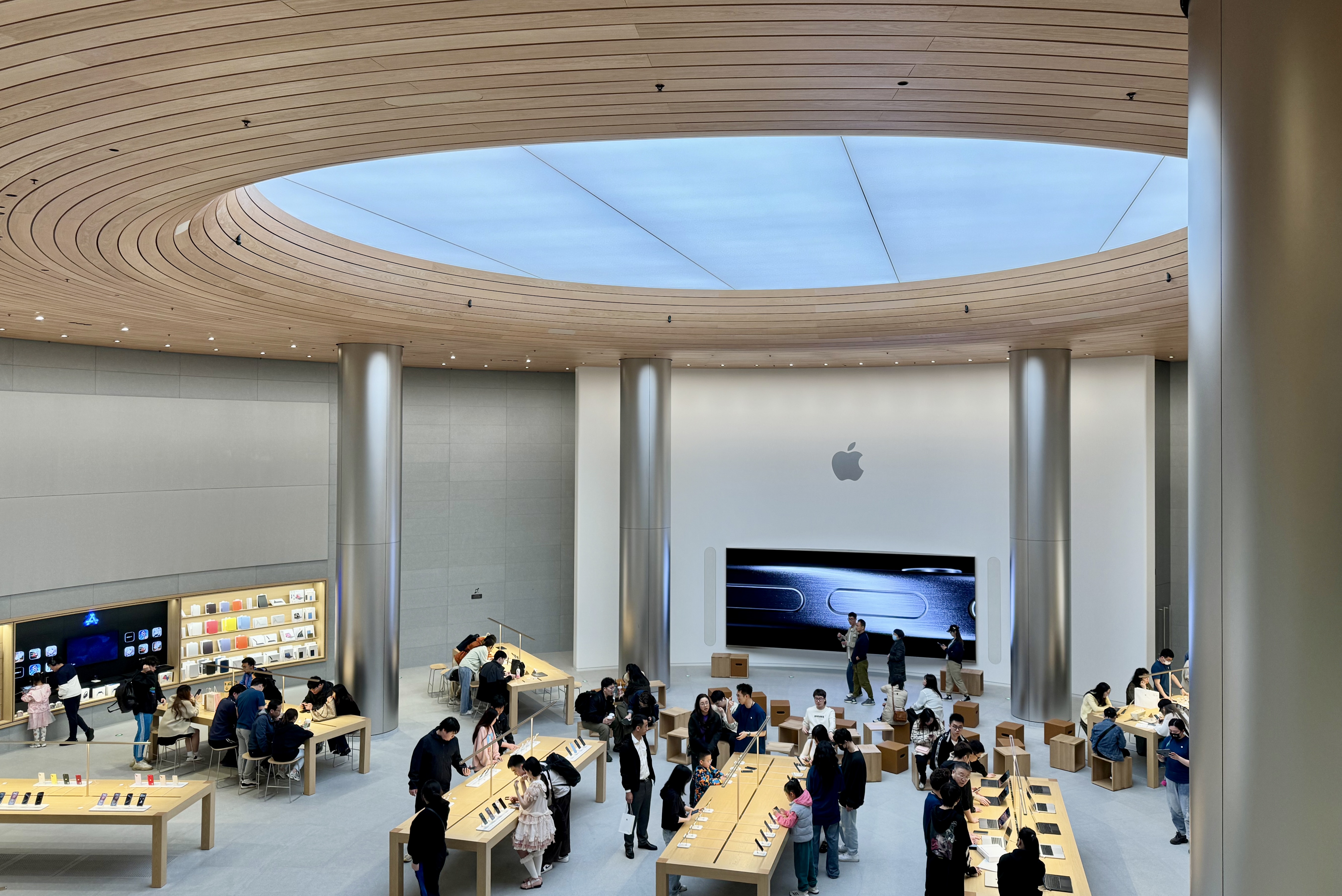 Apple Store design that combines the landscape-10