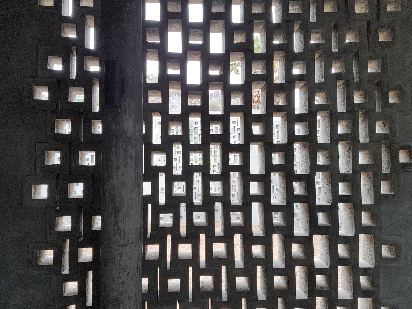 印度低成本社区中心,混凝土螺旋墙展现独特魅力-34