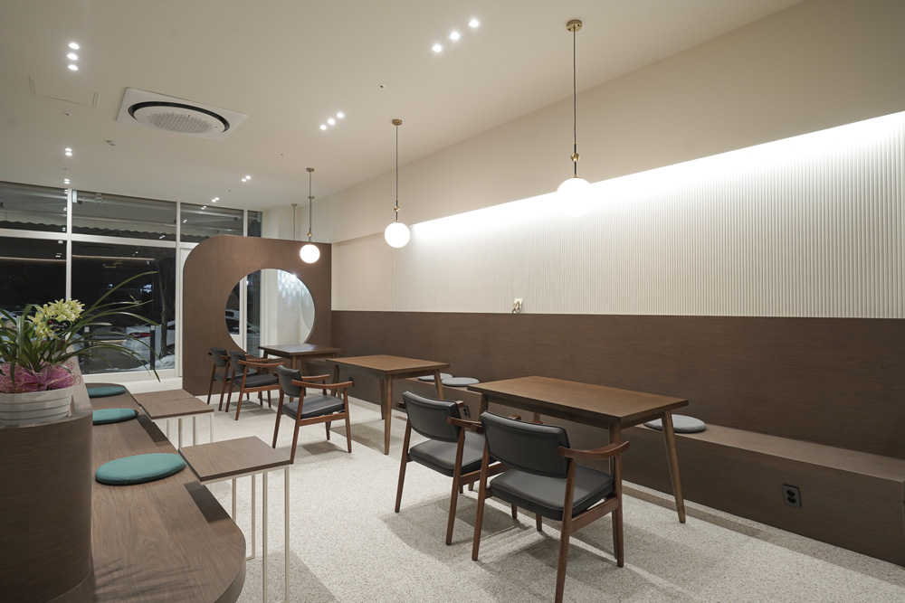 白色与木质，打造 36 平米的极简咖啡厅-13