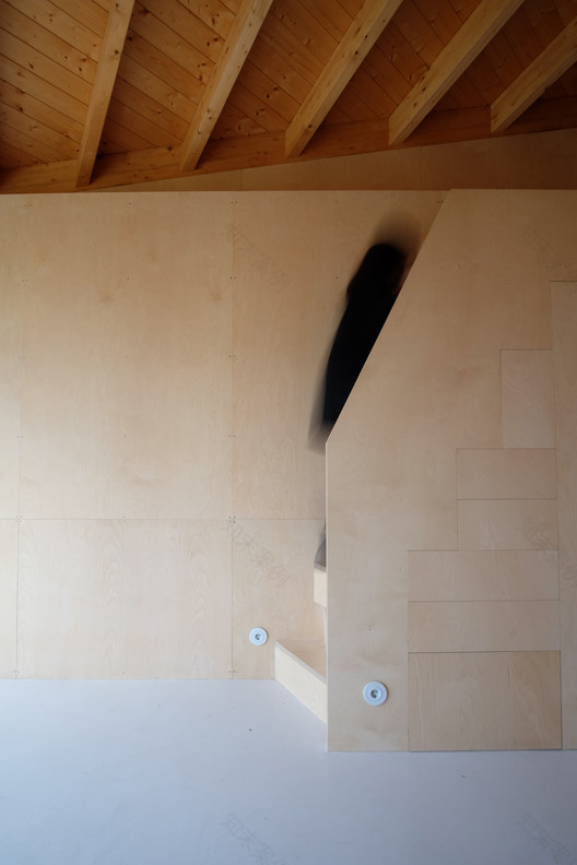 石墙下的现代宜居空间丨西班牙丨MAAV-18