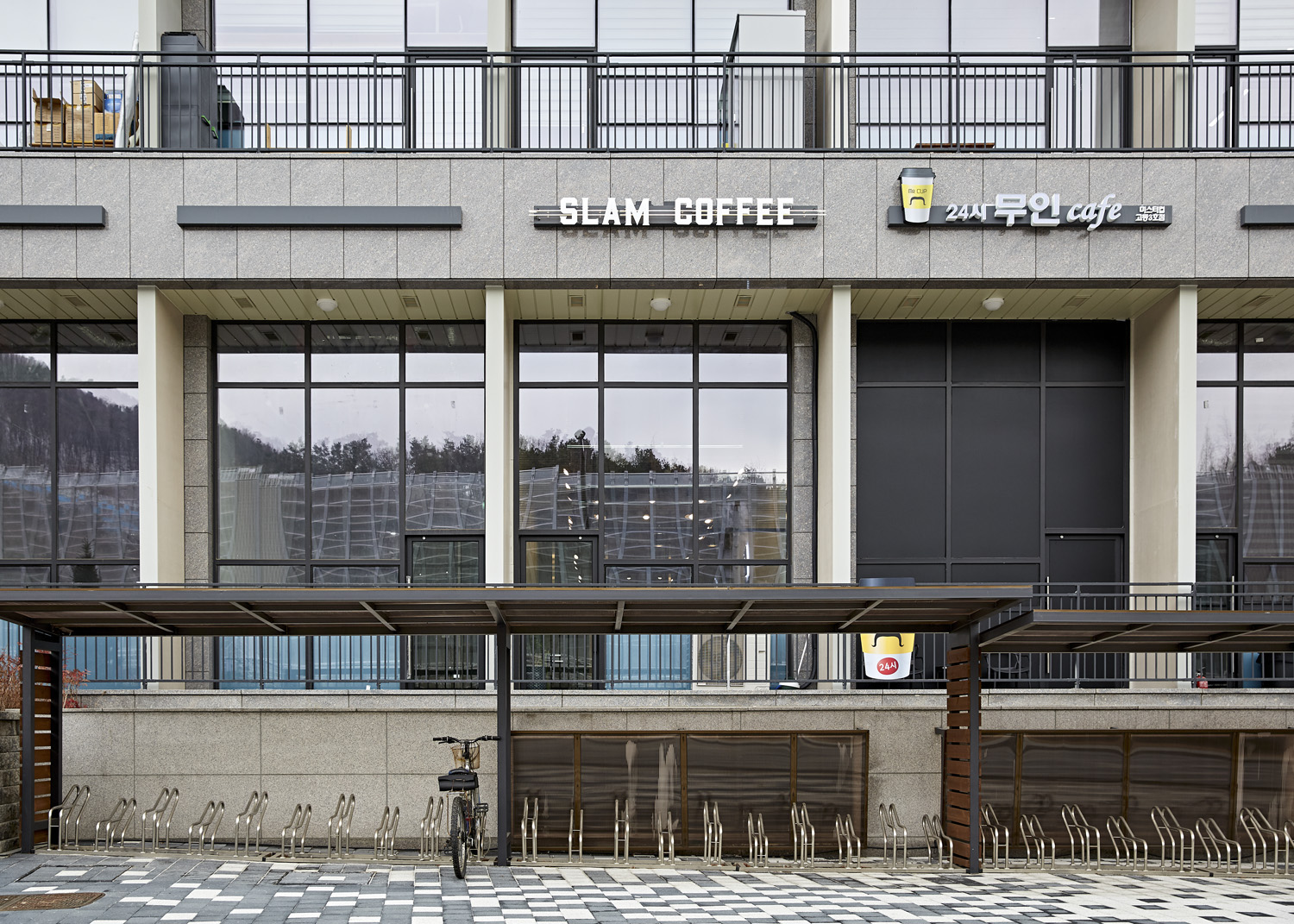 极简风 11 坪咖啡店，打造舒适空间-15