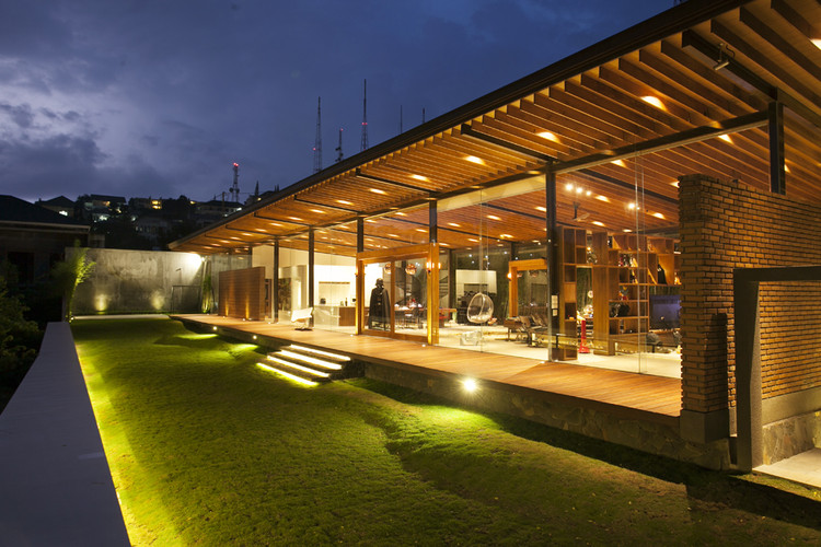 灵活高效的小型生活工作住宅-16