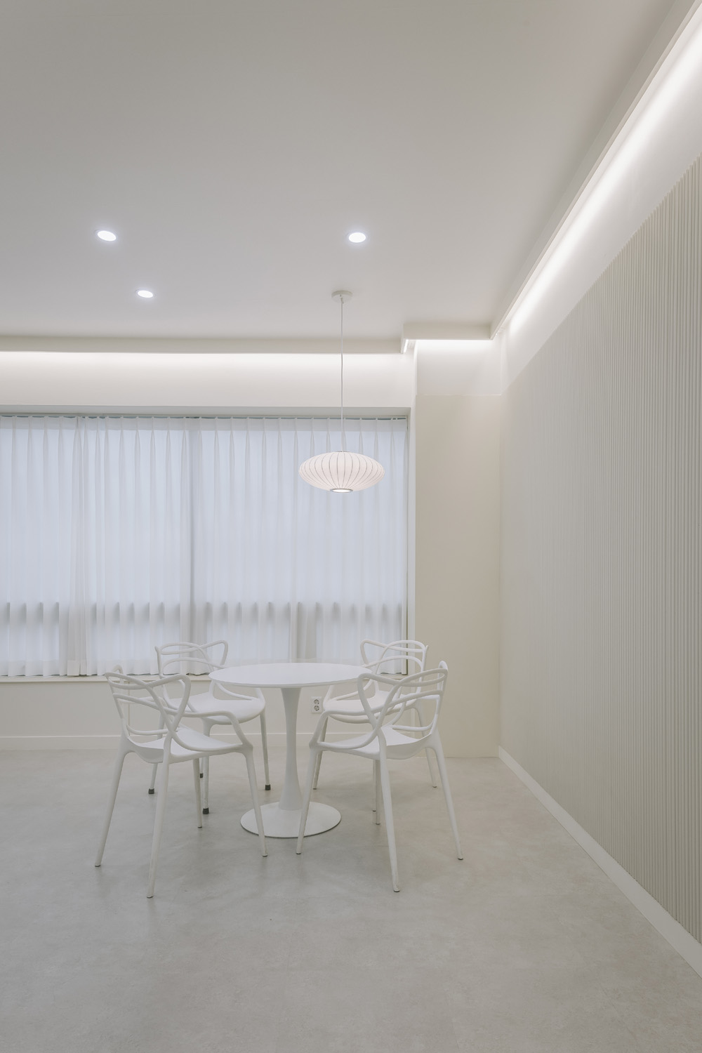 白色简约迷你办公室，60 平米的极致空间利用-14