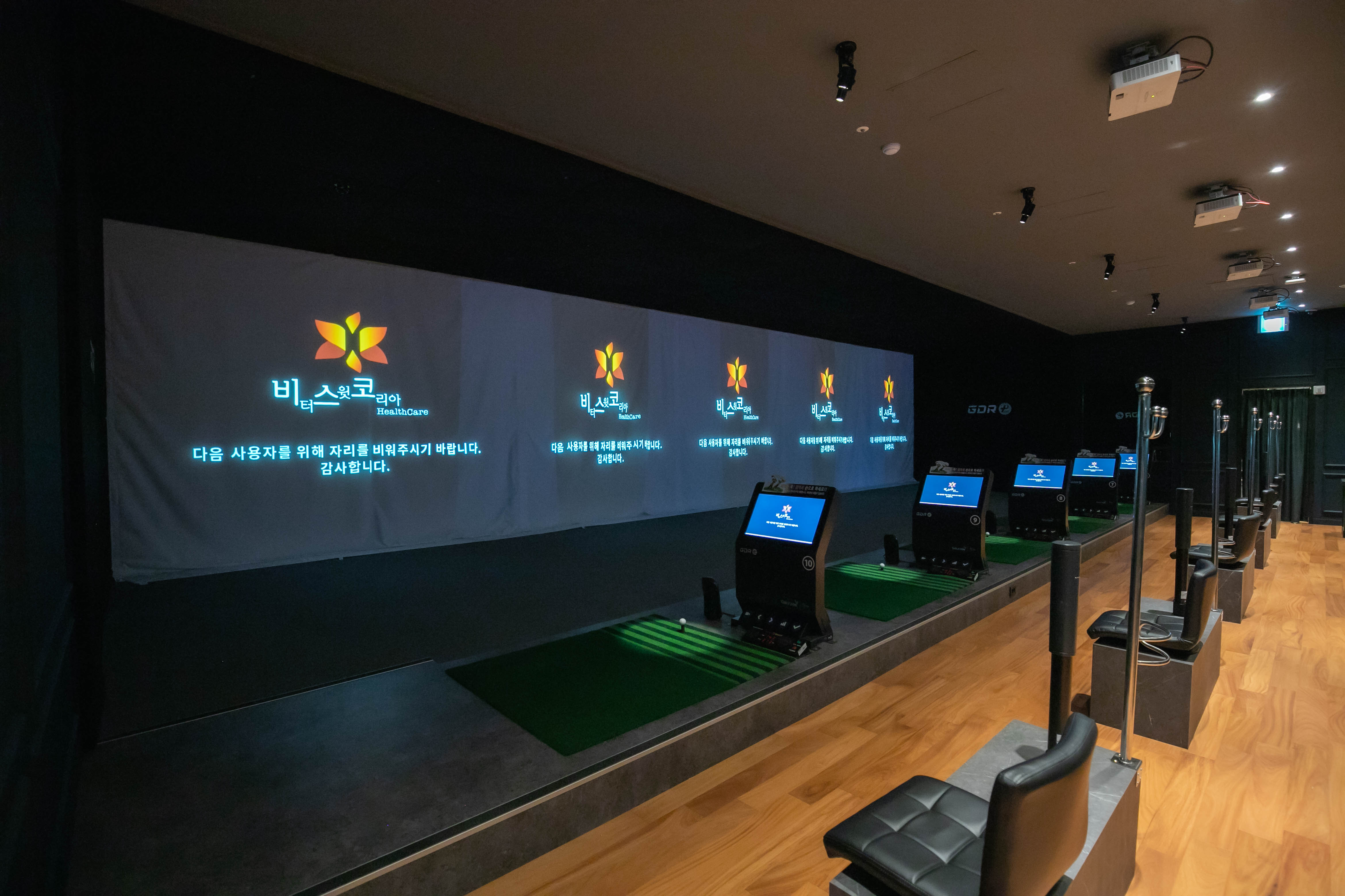 现代工业风格的健身中心设计-10