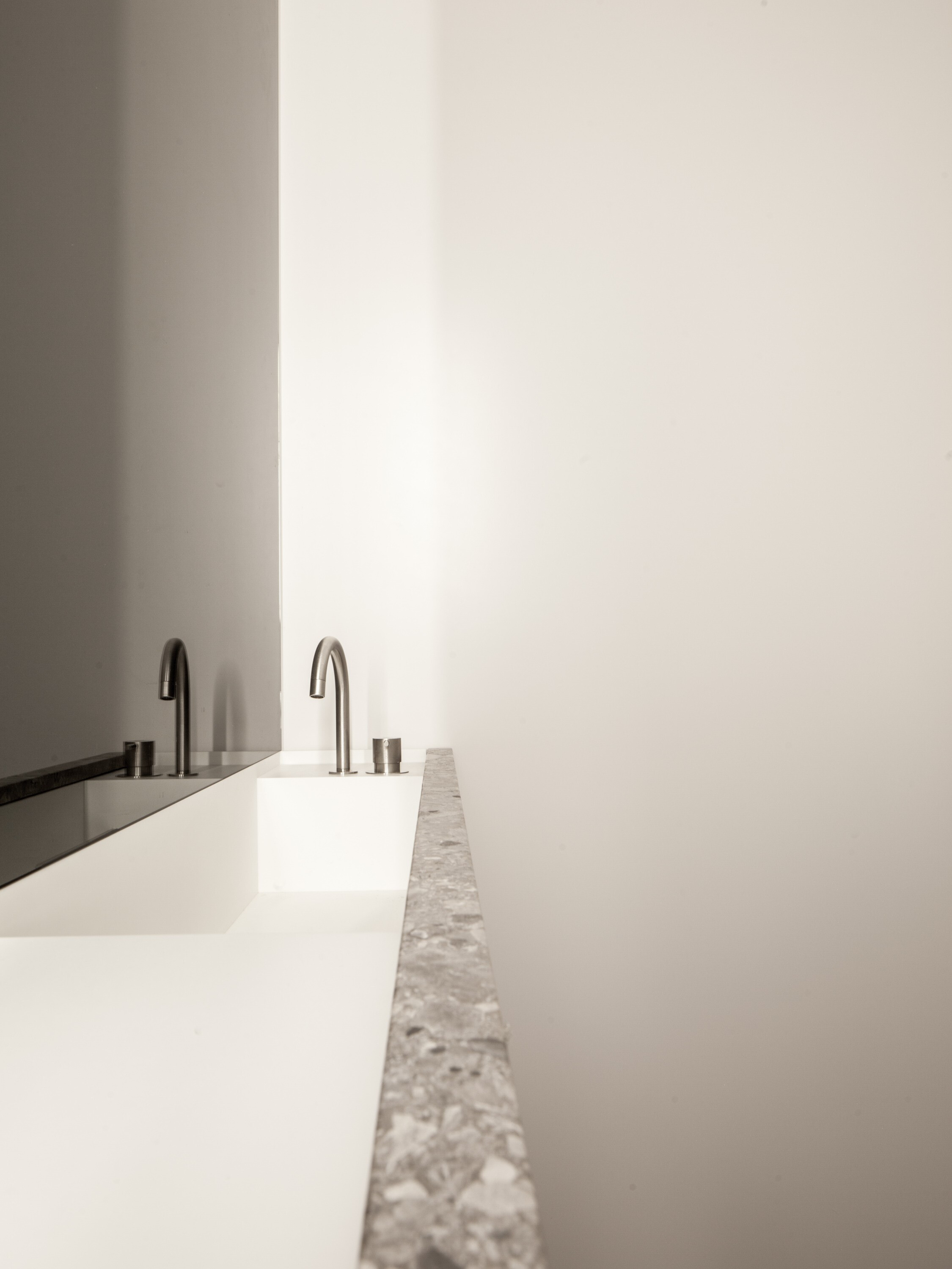 比利时 Aalst 山巅别墅——简约优雅的私人住宅设计-40