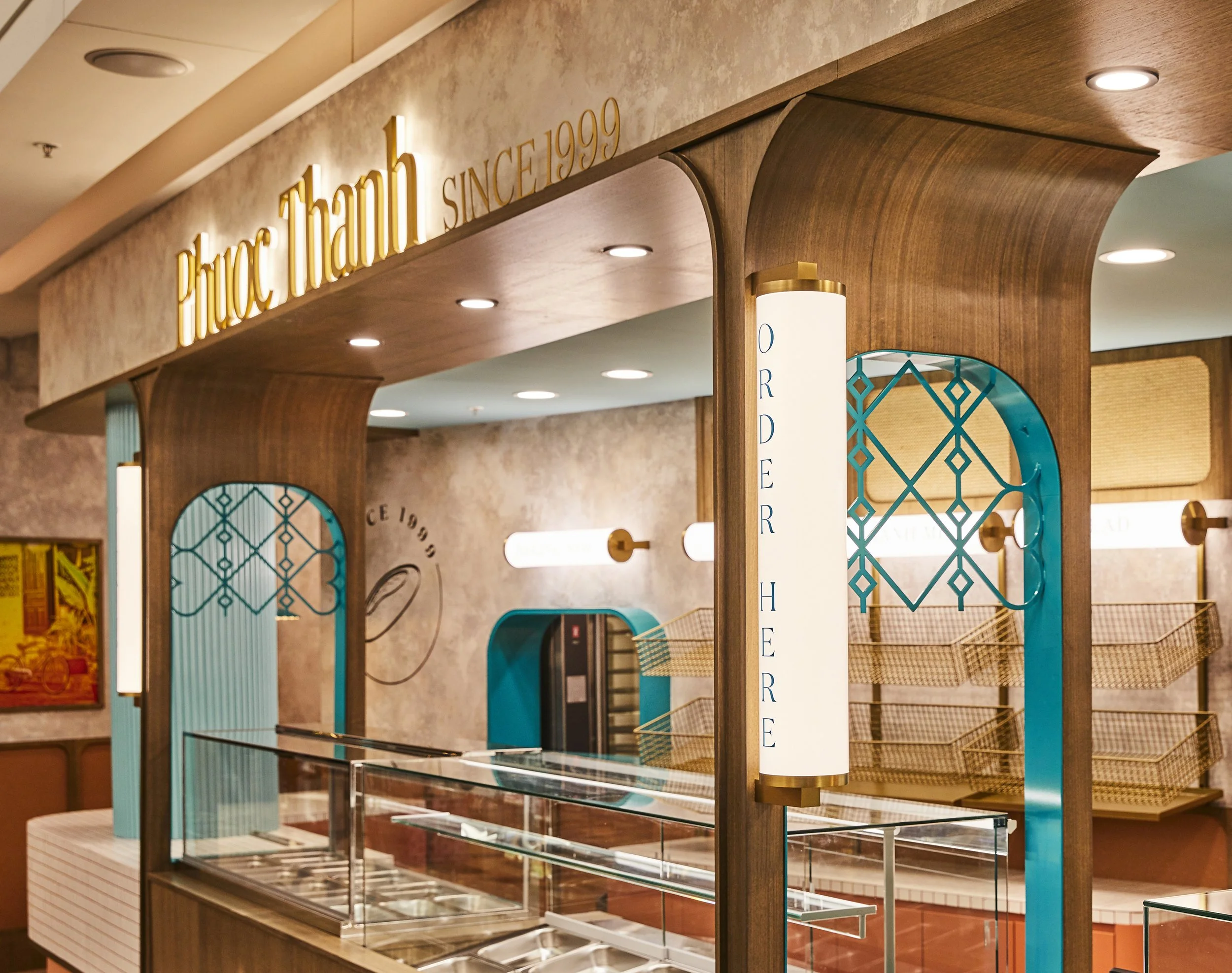 富寿，查德斯通

注：Phuoc Thanh可能是越南人名或地名，音译为富寿；Chadstone一般是澳大利亚墨尔本的一个地名，音译为查德斯通 丨BrandWorks,T  A Square Architects等-36