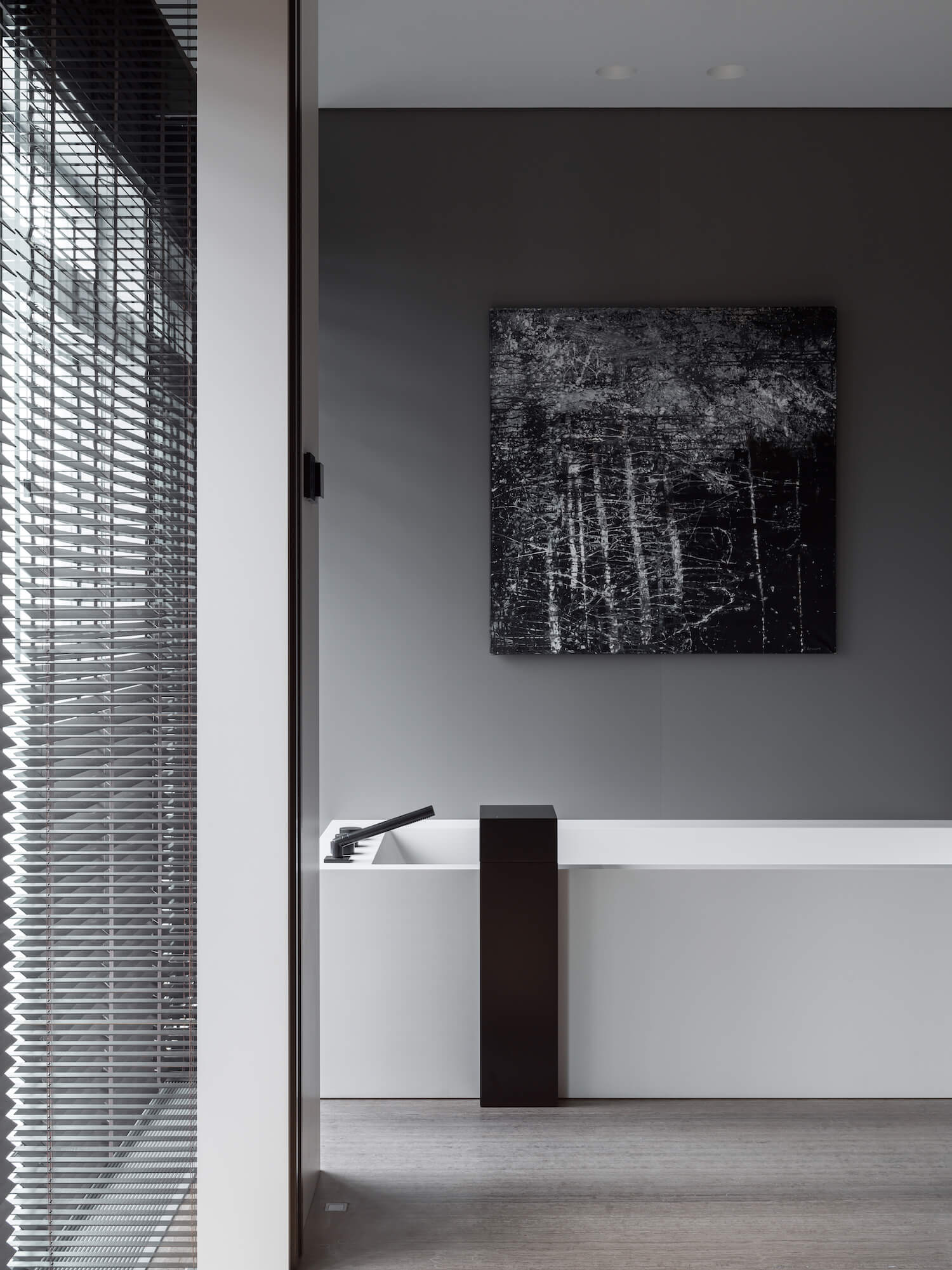 莫斯科黑色系公寓设计 既沉稳又有质感-36