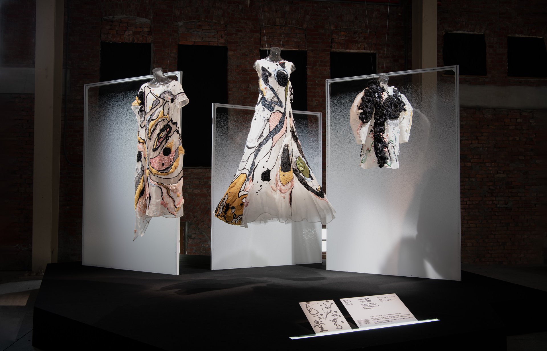 藝術時尚跨界展《讀衣》展場製作丨草字頭-7