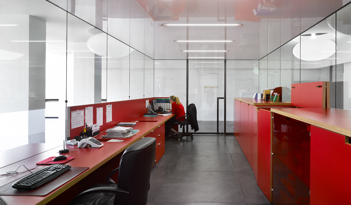 巴黎葡萄牙公寓翻新记 | 战舰灰立面展现独特魅力-14