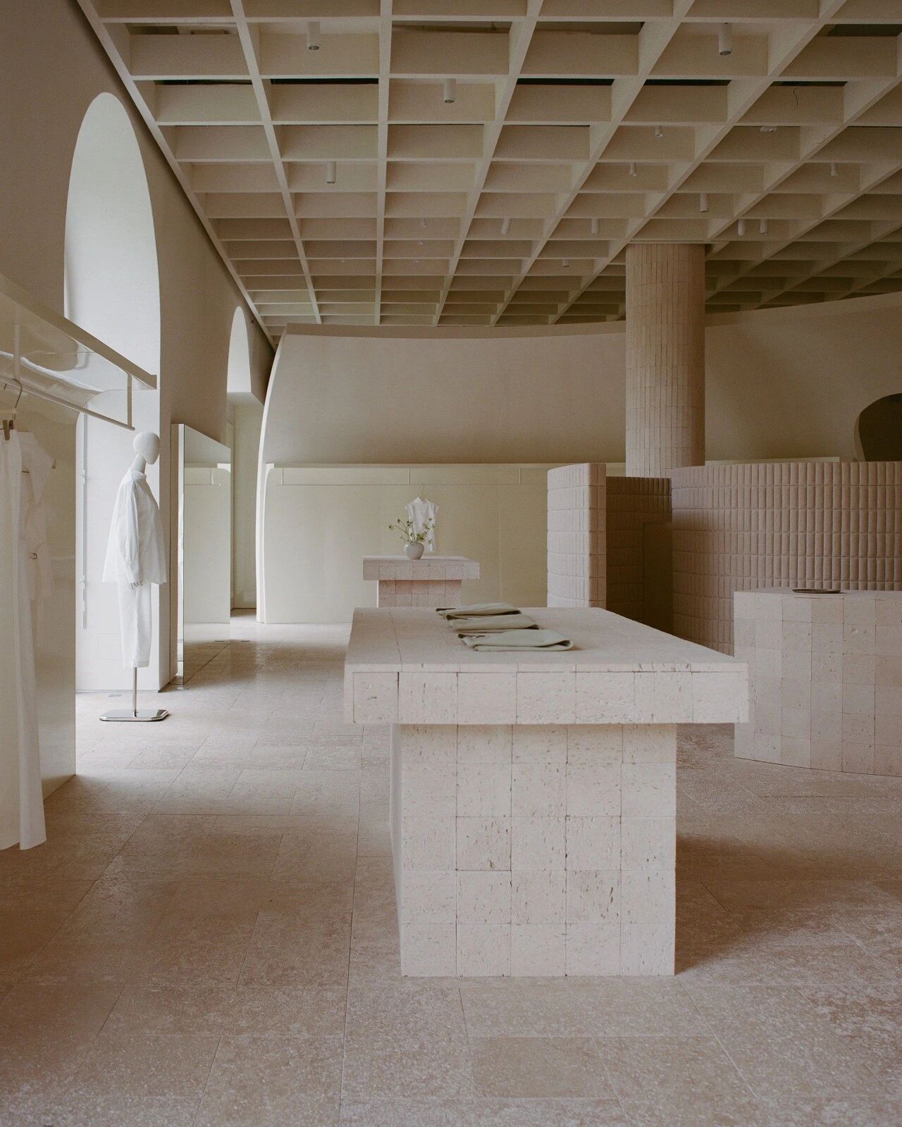 Messa House 女装零售店丨哈萨克斯坦丨UP2DATE architects-3