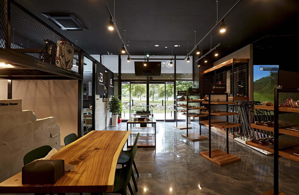 现代简约风 40 平高尔夫球具店设计-5